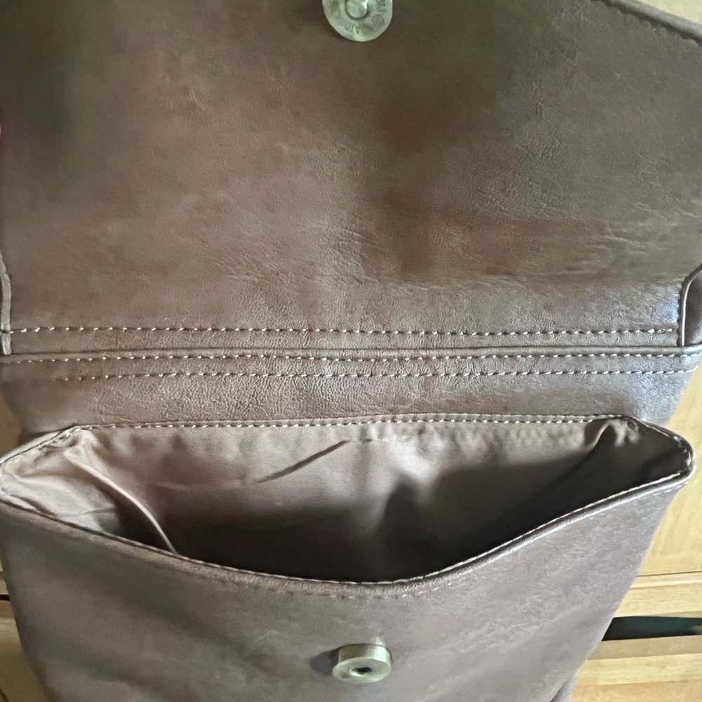 Brown leather backpack style Antik Kraft bag. - Picture 5 of 8